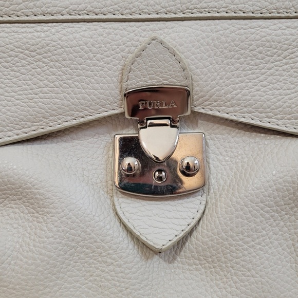 Furla Cream Pebble Leather Shoulder Bag - Picture 2 of 5